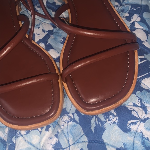 Schutz Lovi Flat Sandals - Picture 10 of 10